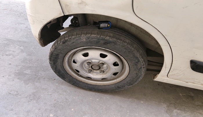 2017 Maruti Wagon R 1.0 LXI CNG, CNG, Manual, 2,41,934 km, tyre