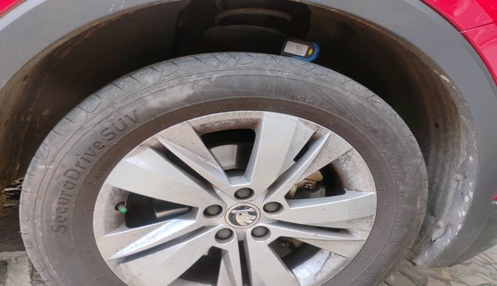 2021 Skoda KUSHAQ AMBITION 1.0L TSI AT, Petrol, Automatic, 95,697 km, tyre