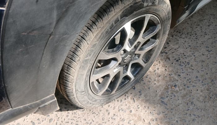 2022 Maruti XL6 ZETA CNG, CNG, Manual, 61,349 km, tyre