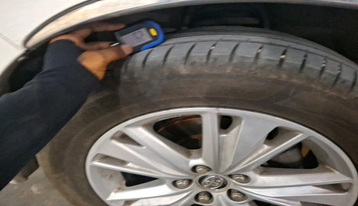 2019 Toyota Innova Crysta 2.8 ZX AT 7 STR, Diesel, Automatic, 1,02,161 km, tyre