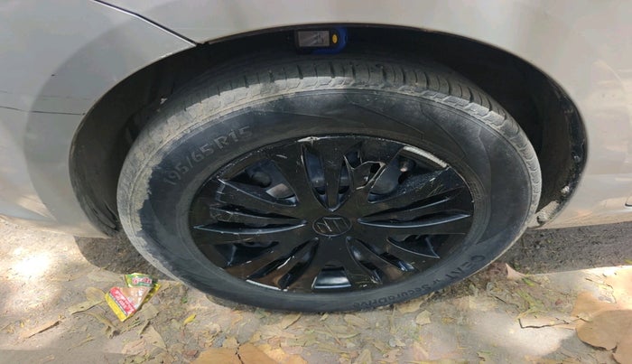 2014 Maruti Ertiga VXI, Petrol, Manual, 1,94,909 km, tyre