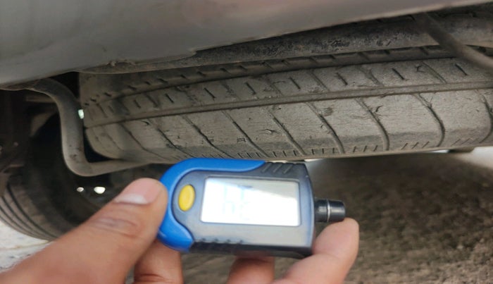 2014 Maruti Ertiga VXI, Petrol, Manual, 1,94,909 km, tyre