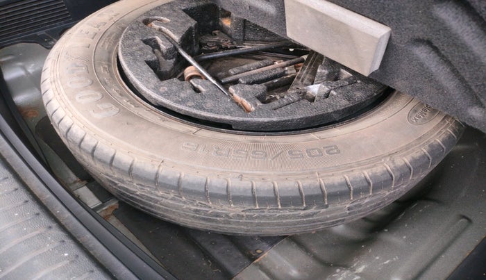 2016 Hyundai Creta  SX 1.6 Petrol , Petrol, Manual, 1,72,959 km, tyre