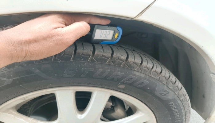 2013 Honda Brio V MT, Petrol, Manual, 61,530 km, tyre