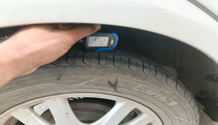 2013 Honda Brio V MT, Petrol, Manual, 61,530 km, tyre