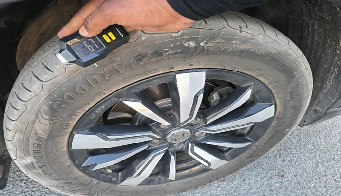 2019 MG HECTOR SHARP 2.0 DIESEL, Diesel, Manual, 1,15,100 km, tyre