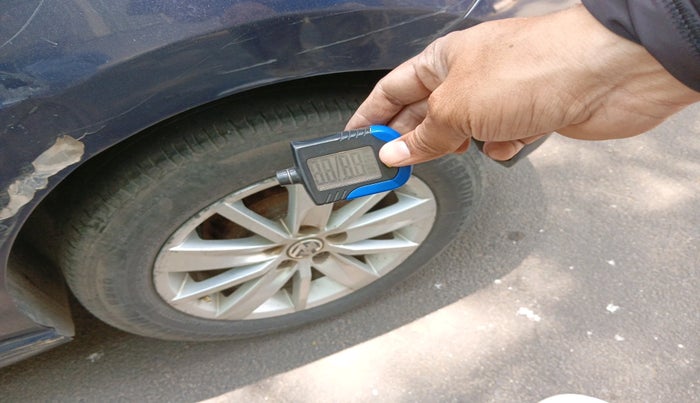 2015 Volkswagen Polo HIGHLINE1.5L, Diesel, Manual, 1,50,746 km, tyre