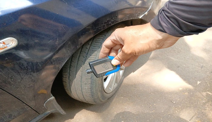 2015 Volkswagen Polo HIGHLINE1.5L, Diesel, Manual, 1,50,746 km, tyre