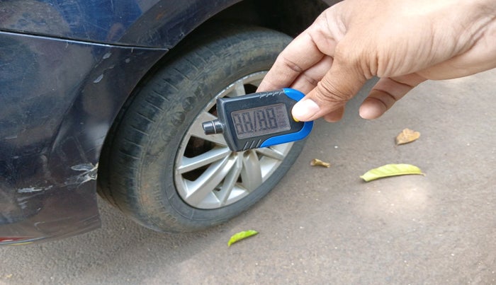 2015 Volkswagen Polo HIGHLINE1.5L, Diesel, Manual, 1,50,746 km, tyre