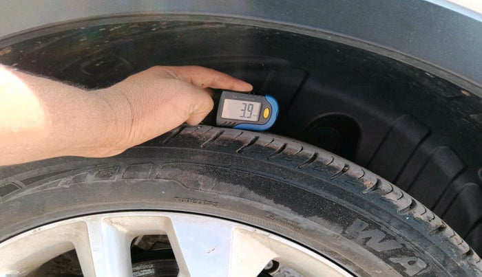 2020 Mahindra XUV300 W8 1.2 PETROL, Petrol, Manual, 53,308 km, tyre