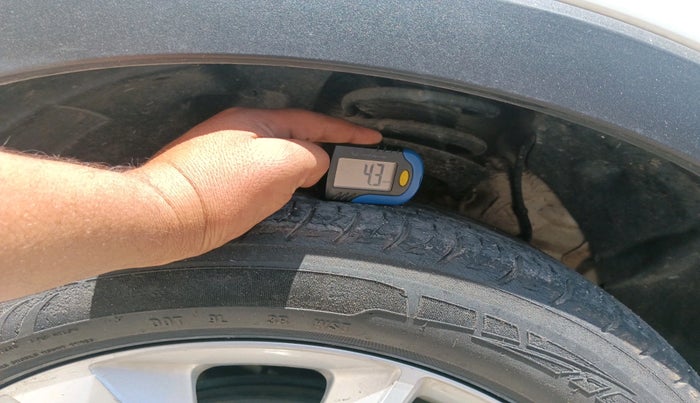 2020 Mahindra XUV300 W8 1.2 PETROL, Petrol, Manual, 53,308 km, tyre