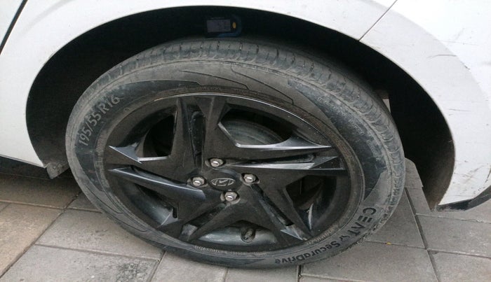 2023 Hyundai NEW I20 SPORTZ 1.2 IVT, Petrol, Automatic, 35,197 km, tyre