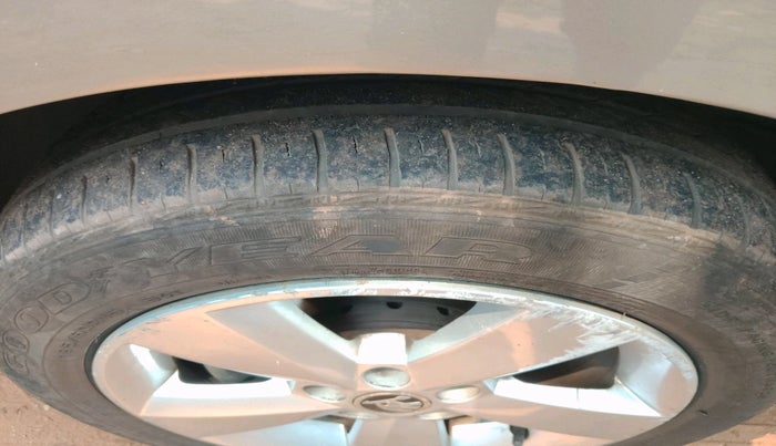 2016 Skoda Rapid AMBITION 1.6 MPI MT, Petrol, Manual, 67,773 km, tyre