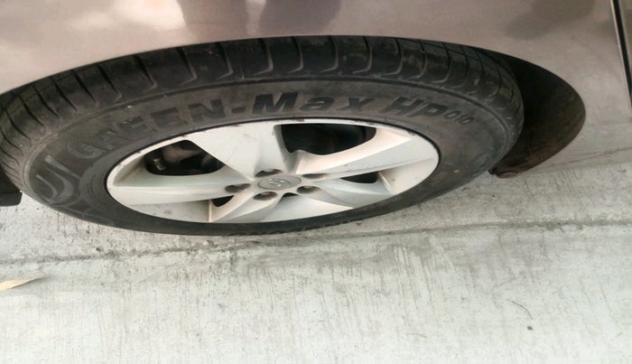 2013 Hyundai New Elantra 1.8 SX AT VTVT, Petrol, Automatic, 61,748 km, tyre