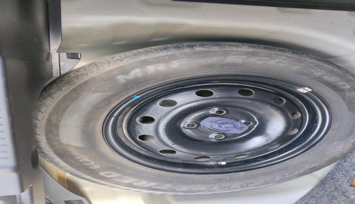 2024 Maruti Swift VXi (O) AMT, Petrol, Automatic, 8,887 km, tyre