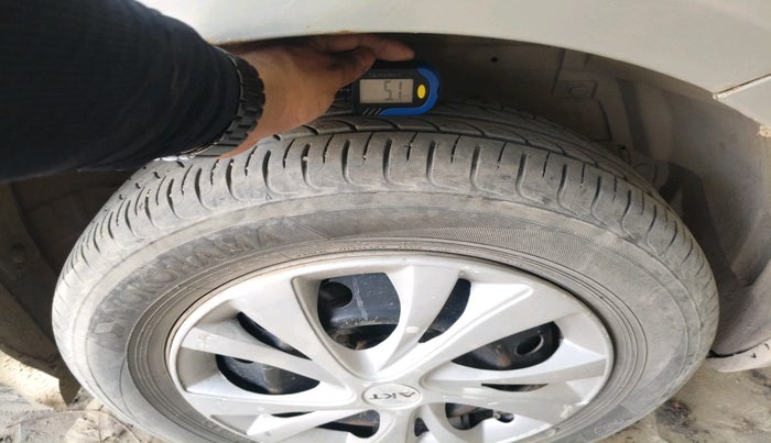 2013 Maruti Swift VXI, Petrol, Manual, 1,02,101 km, tyre
