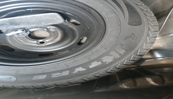 2018 Renault Kwid RXT 1.0 AMT (O), Petrol, Automatic, 36,703 km, tyre