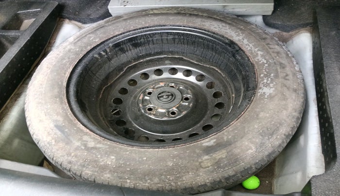 2011 Honda Accord 2.4L I-VTEC MT, Petrol, Manual, 1,21,551 km, tyre