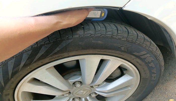 2011 Honda Accord 2.4L I-VTEC MT, Petrol, Manual, 1,21,551 km, tyre