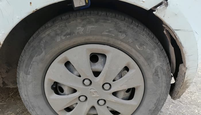 2011 Hyundai i10 MAGNA 1.2, CNG, Manual, 2,10,643 km, tyre