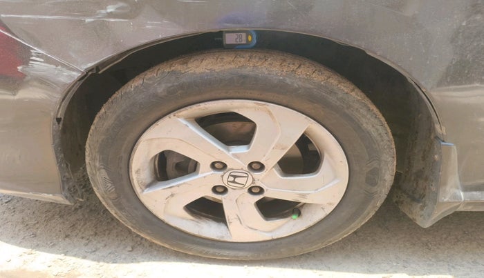 2015 Honda City 1.5L I-VTEC VX, Petrol, Manual, 1,19,737 km, tyre