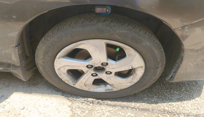 2015 Honda City 1.5L I-VTEC VX, Petrol, Manual, 1,19,737 km, tyre