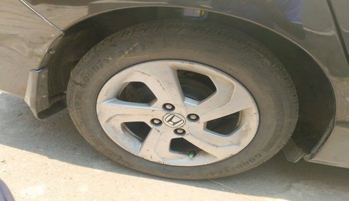 2015 Honda City 1.5L I-VTEC VX, Petrol, Manual, 1,19,737 km, tyre