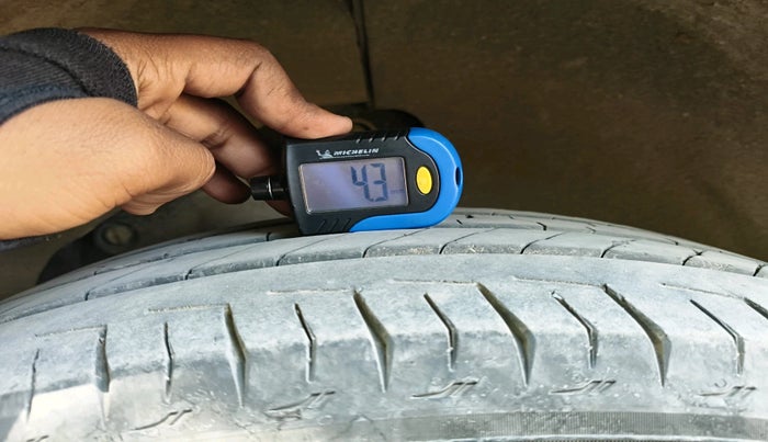 2024 Tata Harrier ADVENTURE PLUS DARK EDITION AT, Diesel, Automatic, 46,229 km, tyre