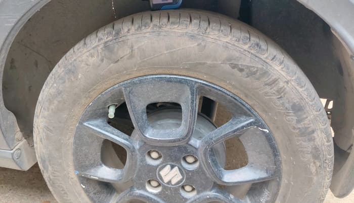 2017 Maruti IGNIS ALPHA 1.2, Petrol, Manual, 42,854 km, tyre