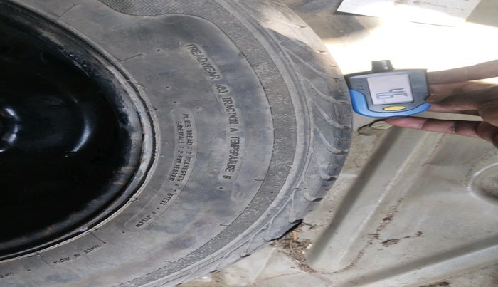 2013 Skoda Rapid ACTIVE 1.6 TDI CR MT, Diesel, Manual, 1,39,914 km, tyre