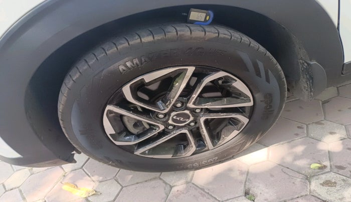 2022 KIA CARENS PRESTIGE PLUS 1.5 DIESEL 7 STR, Diesel, Manual, 60,484 km, tyre