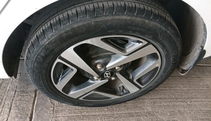 2022 Hyundai AURA SX 1.2 CNG, CNG, Manual, 20,950 km, tyre