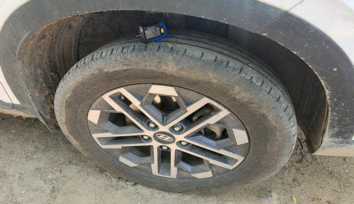 2023 Hyundai VENUE S 1.2, Petrol, Manual, 89,268 km, tyre