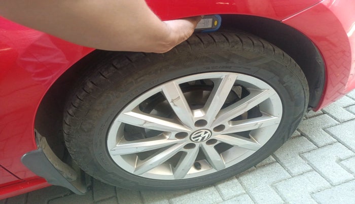 2018 Volkswagen Polo HIGHLINE PLUS 1.0 16 ALLOY, Petrol, Manual, 1,06,356 km, tyre