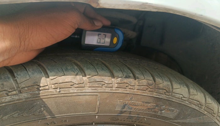 2016 Volkswagen Polo COMFORTLINE 1.2L, Petrol, Manual, 1,26,557 km, tyre