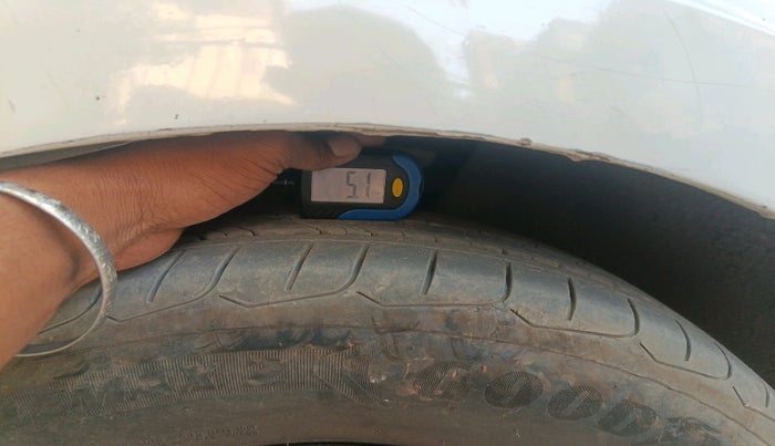 2016 Volkswagen Polo COMFORTLINE 1.2L, Petrol, Manual, 1,26,557 km, tyre