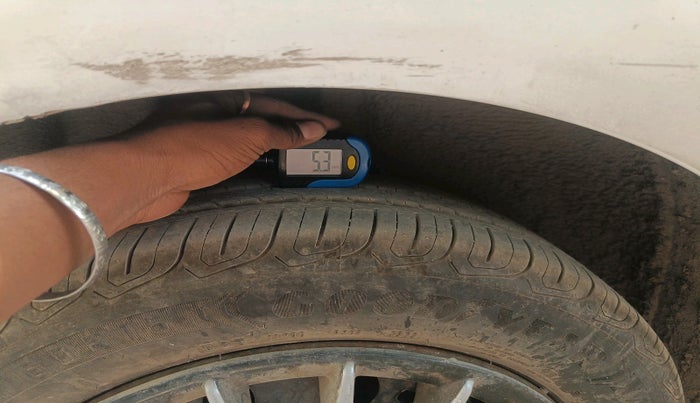 2016 Volkswagen Polo COMFORTLINE 1.2L, Petrol, Manual, 1,26,557 km, tyre