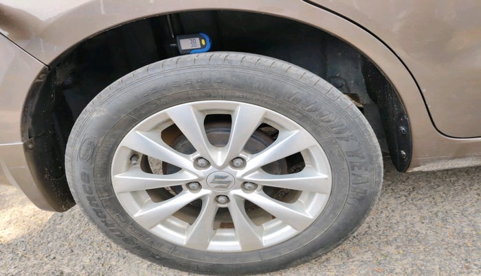 2014 Maruti Ertiga ZDI, Diesel, Manual, 65,194 km, tyre