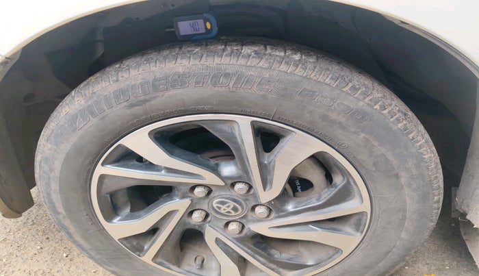 2022 Toyota Innova Crysta 2.4 VX 8 STR, Diesel, Manual, 50,310 km, tyre