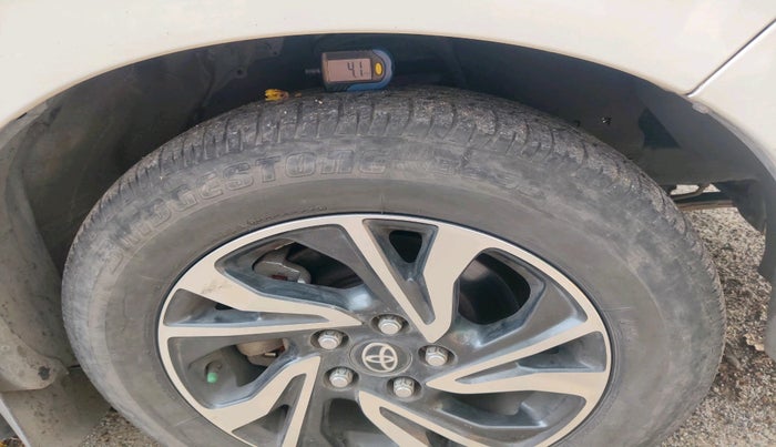 2022 Toyota Innova Crysta 2.4 VX 8 STR, Diesel, Manual, 50,310 km, tyre