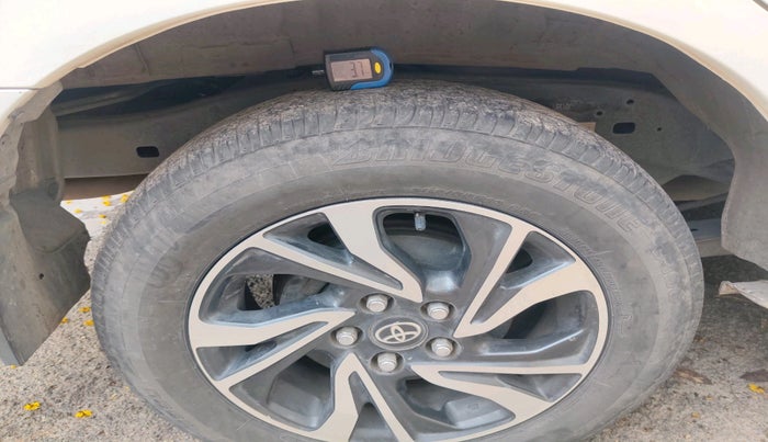 2022 Toyota Innova Crysta 2.4 VX 8 STR, Diesel, Manual, 50,310 km, tyre