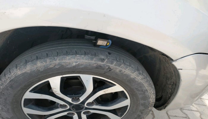 2014 Nissan Terrano XV D THP 110 PS, Diesel, Manual, 1,47,928 km, tyre