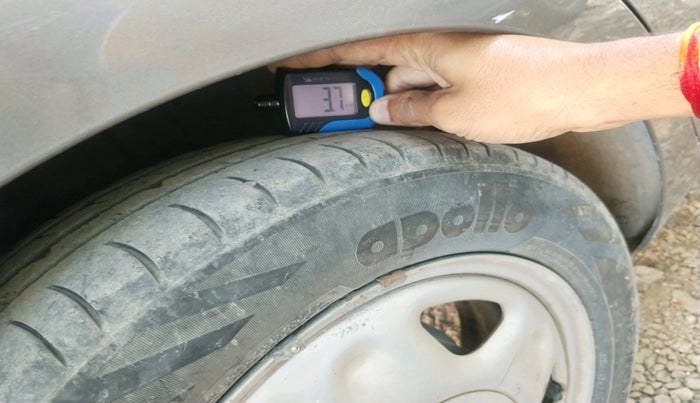 2014 Chevrolet Beat LT PETROL, Petrol, Manual, 73,047 km, tyre