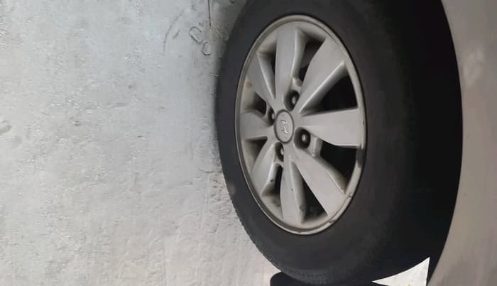 2013 Hyundai i10 SPORTZ 1.2, Petrol, Manual, 1,18,071 km, tyre