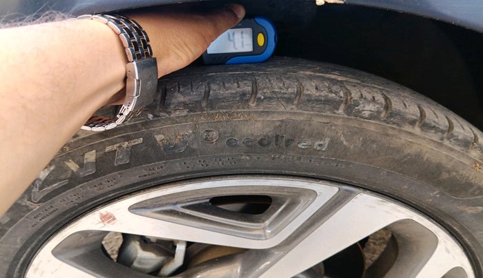 2025 Hyundai AURA SX 1.2 CNG, CNG, Manual, 40,864 km, tyre