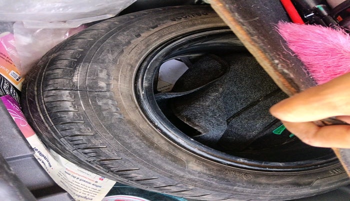 2025 Hyundai AURA SX 1.2 CNG, CNG, Manual, 40,864 km, tyre