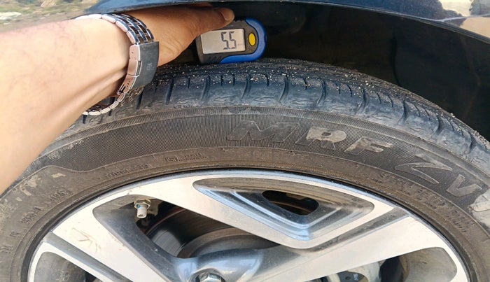 2025 Hyundai AURA SX 1.2 CNG, CNG, Manual, 40,864 km, tyre