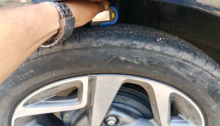 2025 Hyundai AURA SX 1.2 CNG, CNG, Manual, 40,864 km, tyre