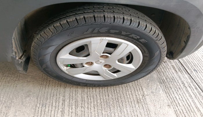 2017 Renault Kwid RXT 1.0, Petrol, Manual, 65,086 km, tyre