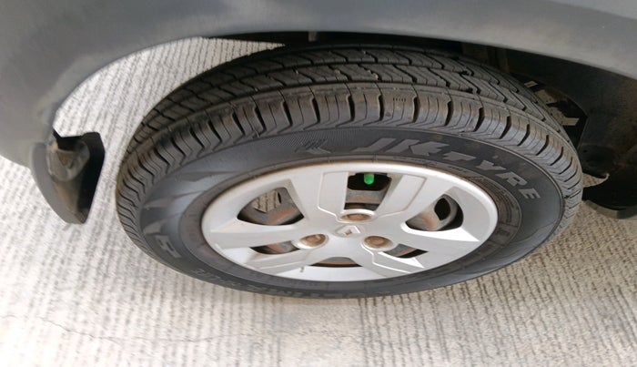 2017 Renault Kwid RXT 1.0, Petrol, Manual, 65,086 km, tyre